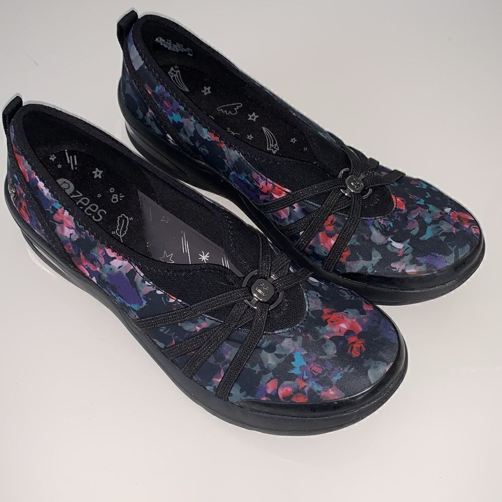 NWT B Zeeb Women’s Slip-On Black/Florals Shoes Size 9,5